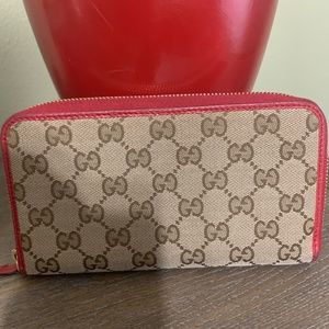 Authentic Gucci Zippy Wallet